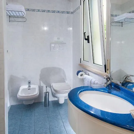 Vela Hotel 3*