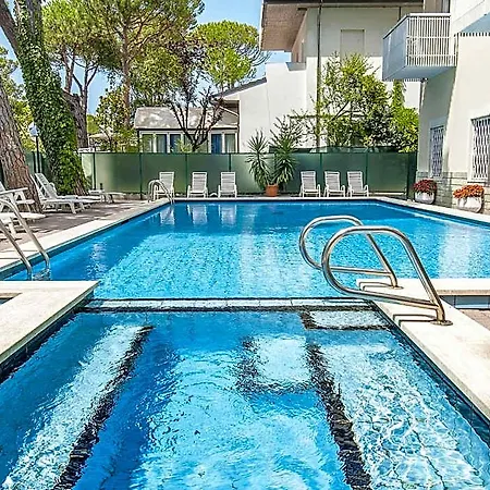 Hotel Vela 3*