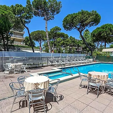 Vela Hotel 3*